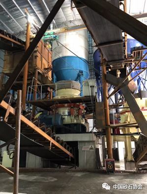 德都高速9、10標(biāo)項(xiàng)目部骨料加工車間正式投產(chǎn)，每小時產(chǎn)量達(dá)400立方米